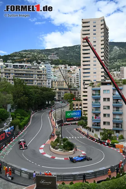 Foto zur News: Alexander Albon (Williams) und Charles Leclerc (Ferrari)