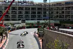 Foto zur News: Esteban Ocon (Haas) und Isack Hadjar (Racing Bulls)