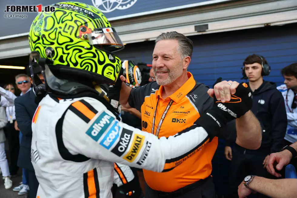 Foto zur News: Lando Norris (McLaren) und Zak Brown