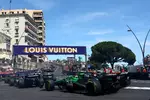 Foto zur News: Yuki Tsunoda (Red Bull), Nico Hülkenberg (Sauber), George Russell (Mercedes) und Gabriel Bortoleto (Sauber)