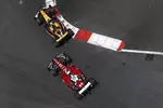 Foto zur News: Lando Norris (McLaren) und Charles Leclerc (Ferrari)