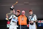 Foto zur News: Lando Norris (McLaren), Zak Brown und Oscar Piastri (McLaren)