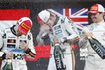 Foto zur News: Lando Norris (McLaren), Charles Leclerc (Ferrari) und Oscar Piastri (McLaren)