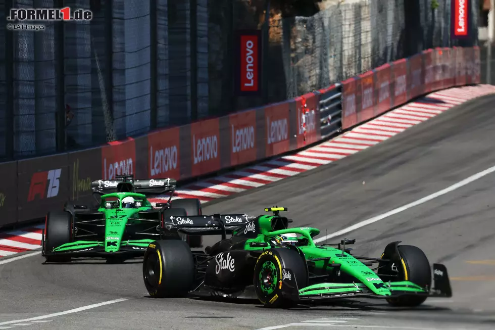 Foto zur News: Gabriel Bortoleto (Sauber) und Nico Hülkenberg (Sauber)