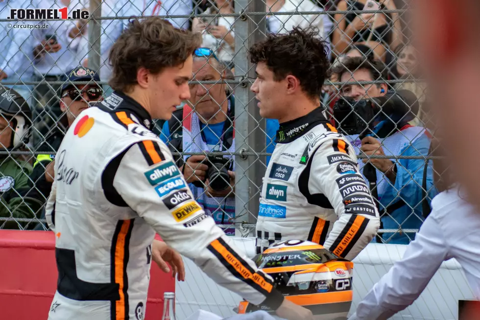 Foto zur News: Oscar Piastri (McLaren) und Lando Norris (McLaren)