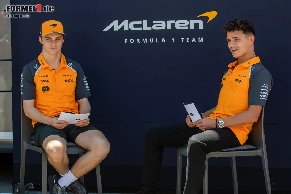 Foto zur News: Oscar Piastri (McLaren) und Lando Norris (McLaren)