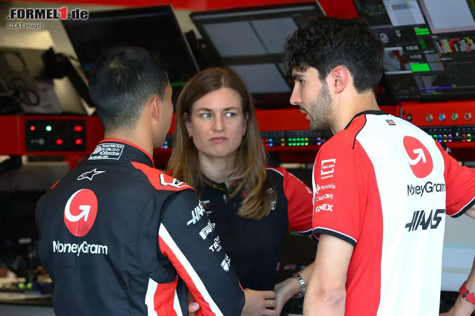 Foto zur News: Ryo Hirakawa, Laura Müller und Esteban Ocon (Haas)