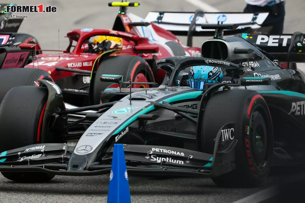 Foto zur News: George Russell (Mercedes) und Lewis Hamilton (Ferrari)