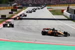 Foto zur News: Oscar Piastri (McLaren) und Max Verstappen (Red Bull)