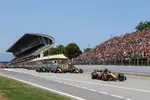 Foto zur News: Oscar Piastri (McLaren) und Max Verstappen (Red Bull)