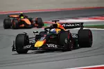 Foto zur News: Max Verstappen (Red Bull) und Lando Norris (McLaren)