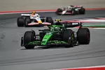 Foto zur News: Gabriel Bortoleto (Sauber), Liam Lawson (Racing Bulls) und Oliver Bearman (Haas)