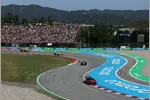 Foto zur News: Oscar Piastri (McLaren), Liam Lawson (Racing Bulls) und Lando Norris (McLaren)