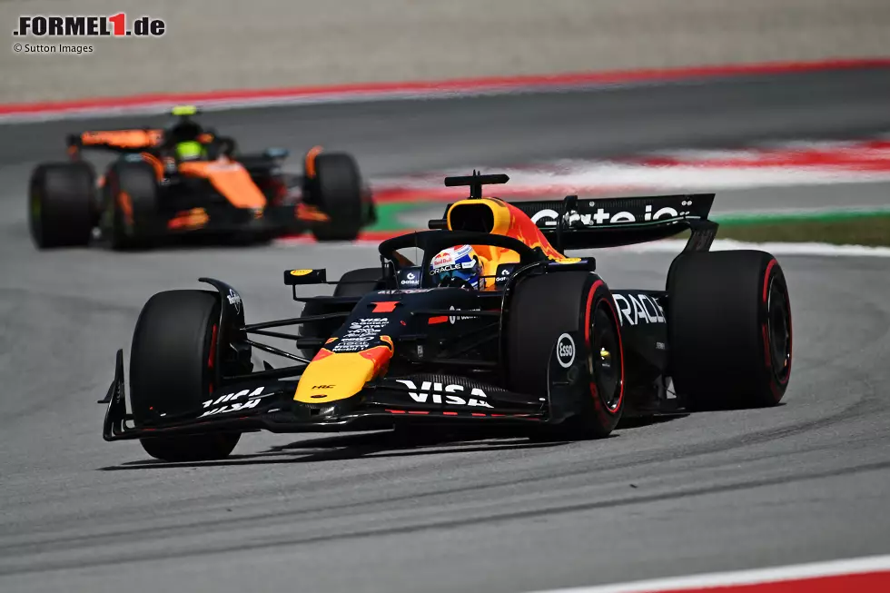 Foto zur News: Max Verstappen (Red Bull) und Lando Norris (McLaren)