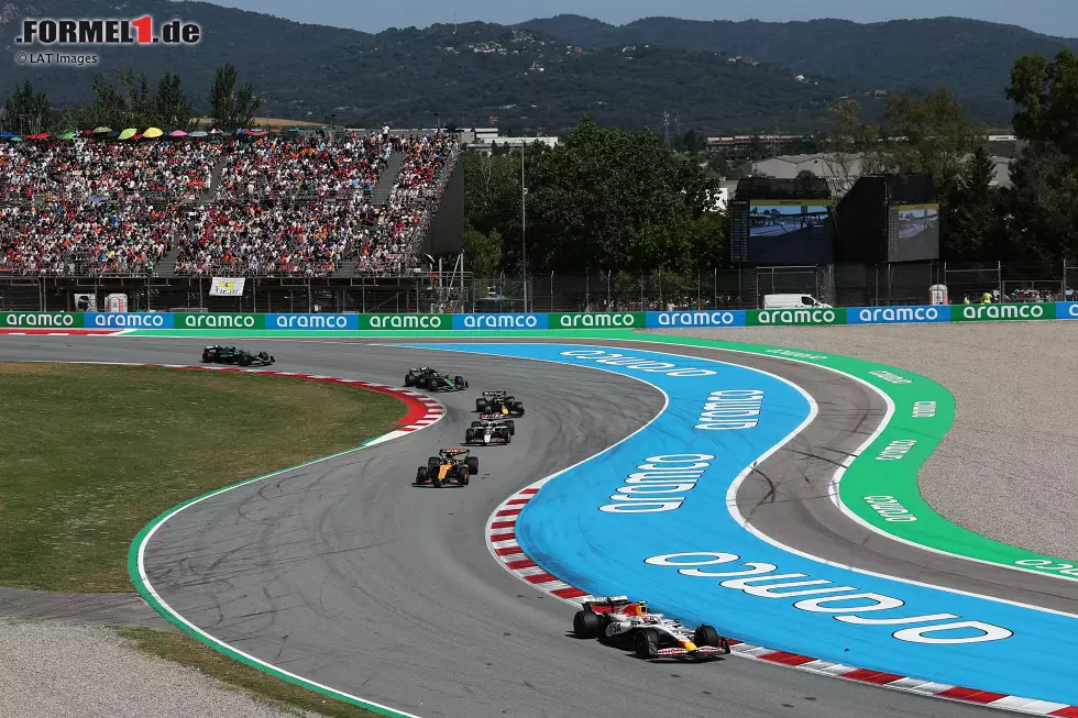 Foto zur News: Liam Lawson (Racing Bulls), Lando Norris (McLaren) und Esteban Ocon (Haas)