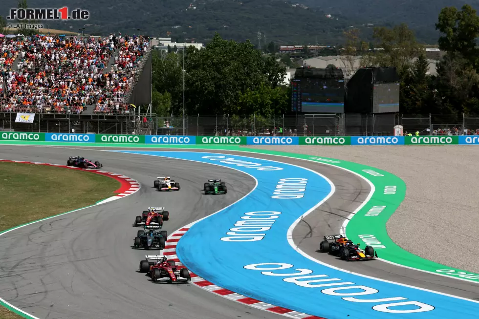 Foto zur News: Charles Leclerc (Ferrari), George Russell (Mercedes) und Max Verstappen (Red Bull)