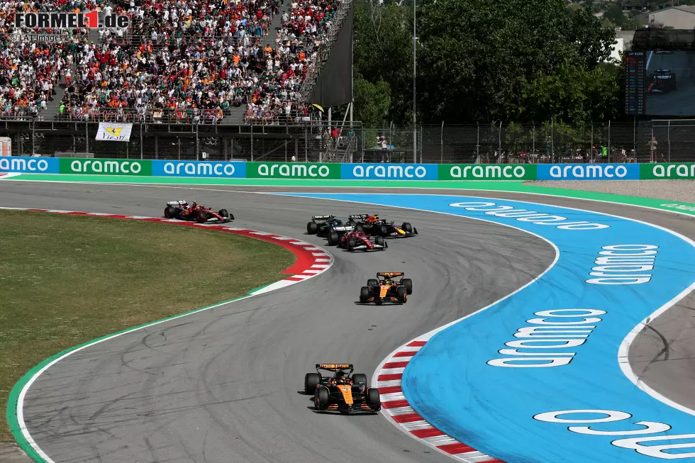 Oscar Piastri (McLaren), Lando Norris (McLaren), Charles Leclerc (Ferrari) und Max Verstappen (Red Bull) Foto zur News: Oscar Piastri (McLaren), Lando Norris (McLaren), Charles Leclerc (Ferrari) und Max Verstappen (Red Bull)