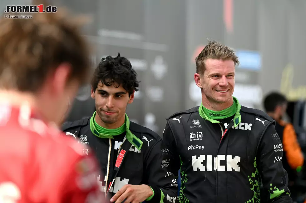 Foto zur News: Gabriel Bortoleto (Sauber) und Nico Hülkenberg (Sauber)