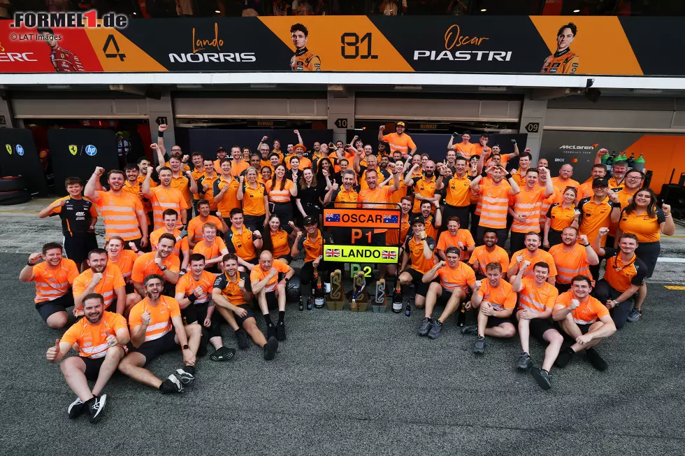Foto zur News: Oscar Piastri (McLaren) und Lando Norris (McLaren)