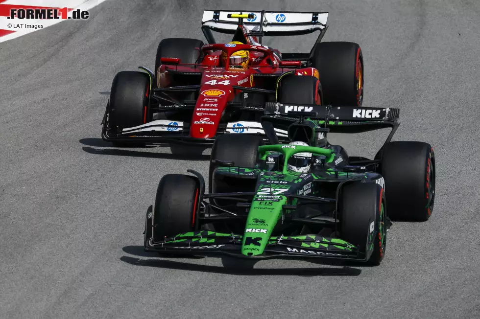 Foto zur News: Nico Hülkenberg (Sauber) und Lewis Hamilton (Ferrari)