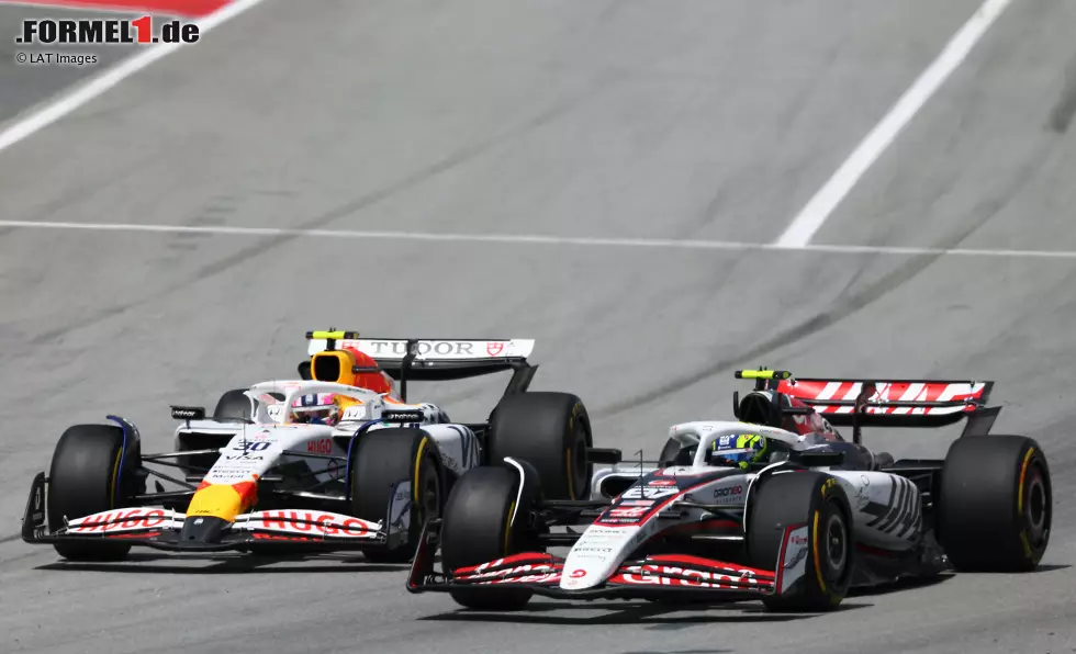 Foto zur News: Oliver Bearman (Haas) und Liam Lawson (Racing Bulls)