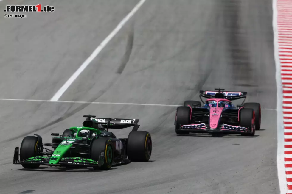 Foto zur News: Nico Hülkenberg (Sauber) und Pierre Gasly (Alpine)