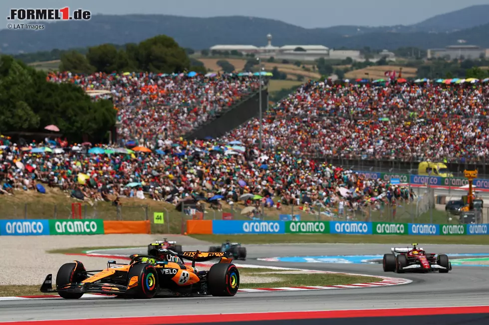 Lando Norris (McLaren), Lewis Hamilton (Ferrari) und Charles Leclerc (Ferrari) Foto zur News: Lando Norris (McLaren), Lewis Hamilton (Ferrari) und Charles Leclerc (Ferrari)