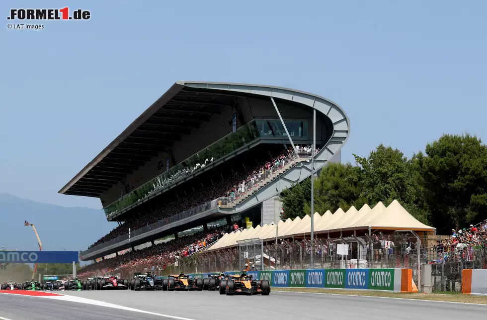 Oscar Piastri (McLaren), Lando Norris (McLaren), Max Verstappen (Red Bull) und George Russell (Mercedes) Foto zur News: Oscar Piastri (McLaren), Lando Norris (McLaren), Max Verstappen (Red Bull) und George Russell (Mercedes)