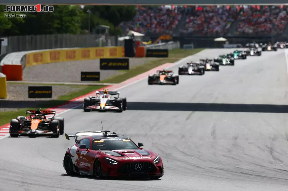 Oscar Piastri (McLaren), Liam Lawson (Racing Bulls) und Lando Norris (McLaren) Foto zur News: Oscar Piastri (McLaren), Liam Lawson (Racing Bulls) und Lando Norris (McLaren)
