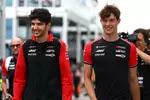 Foto zur News: Esteban Ocon (Haas) und Oliver Bearman (Haas)