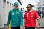 Foto zur News: Lance Stroll (Aston Martin) und Lewis Hamilton (Ferrari)