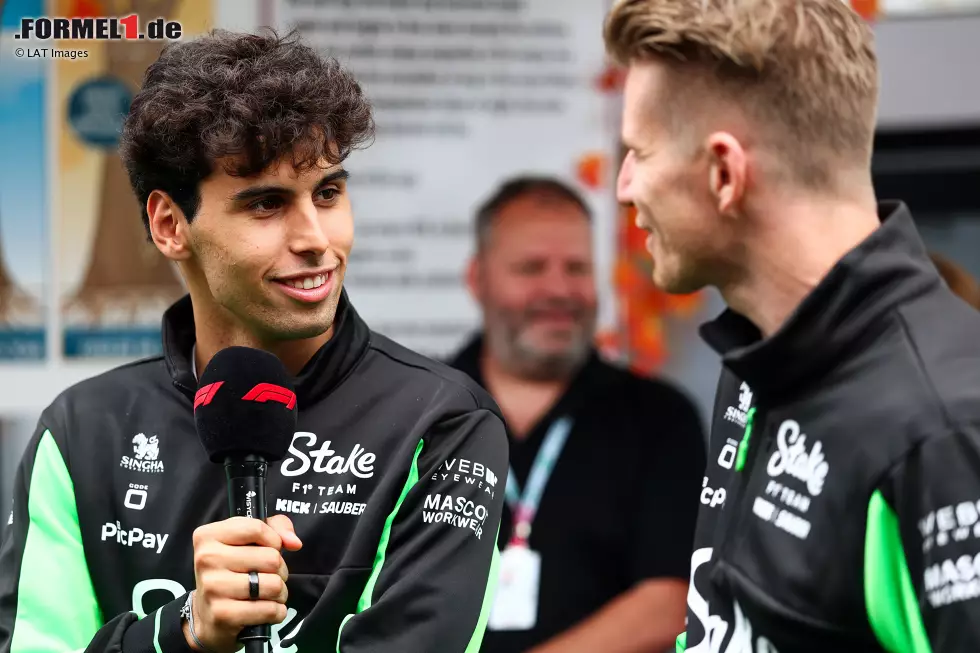 Foto zur News: Gabriel Bortoleto (Sauber) und Nico Hülkenberg (Sauber)