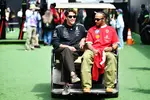 Foto zur News: George Russell (Mercedes) und Lewis Hamilton (Ferrari)