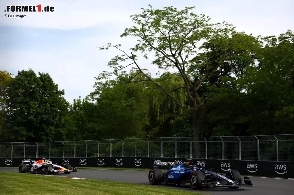 Foto zur News: Alexander Albon (Williams) und Liam Lawson (Racing Bulls)