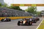 Foto zur News: Oscar Piastri (McLaren), Carlos Sainz (Williams), Pierre Gasly (Alpine) und Lewis Hamilton (Ferrari)