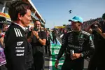 Foto zur News: Toto Wolff und George Russell (Mercedes)