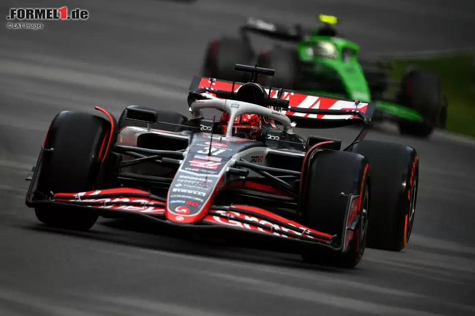 Foto zur News: Esteban Ocon (Haas) und Gabriel Bortoleto (Sauber)
