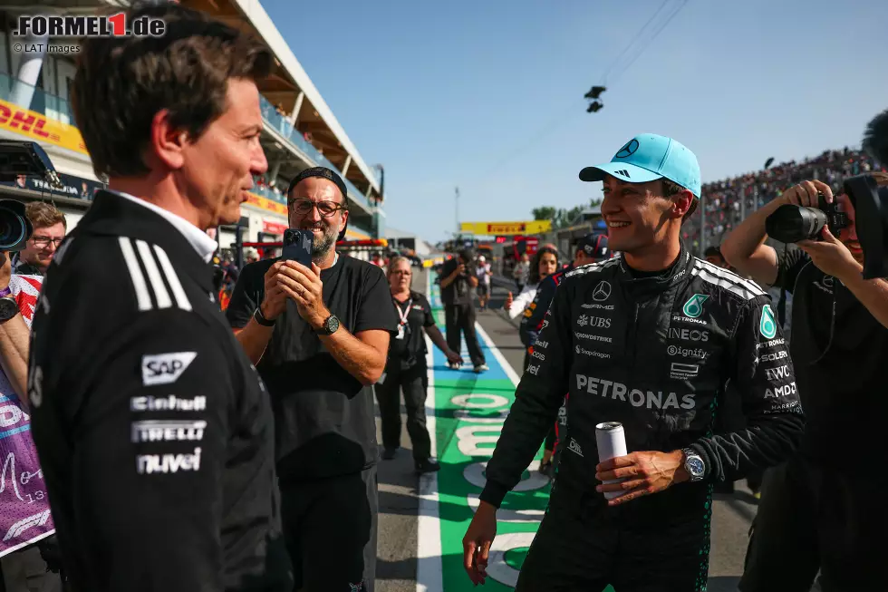 Foto zur News: Toto Wolff und George Russell (Mercedes)