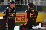 Foto zur News: Max Verstappen (Red Bull) und Oscar Piastri (McLaren)