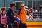 Foto zur News: Alexander Albon (Williams) und Oscar Piastri (McLaren)