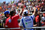 Foto zur News: Lewis Hamilton (Ferrari) und Isack Hadjar (Racing Bulls)