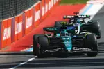 Foto zur News: Fernando Alonso (Aston Martin) und George Russell (Mercedes)