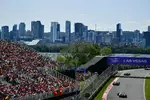 Foto zur News: Alexander Albon (Williams), Oliver Bearman (Haas) und Esteban Ocon (Haas)