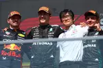 Foto zur News: Andrea Kimi Antonelli, George Russell (Mercedes) und Max Verstappen (Red Bull)