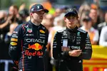 Foto zur News: Andrea Kimi Antonelli und Max Verstappen (Red Bull)