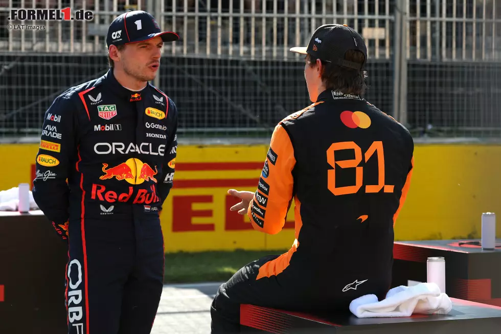 Foto zur News: Max Verstappen (Red Bull) und Oscar Piastri (McLaren)