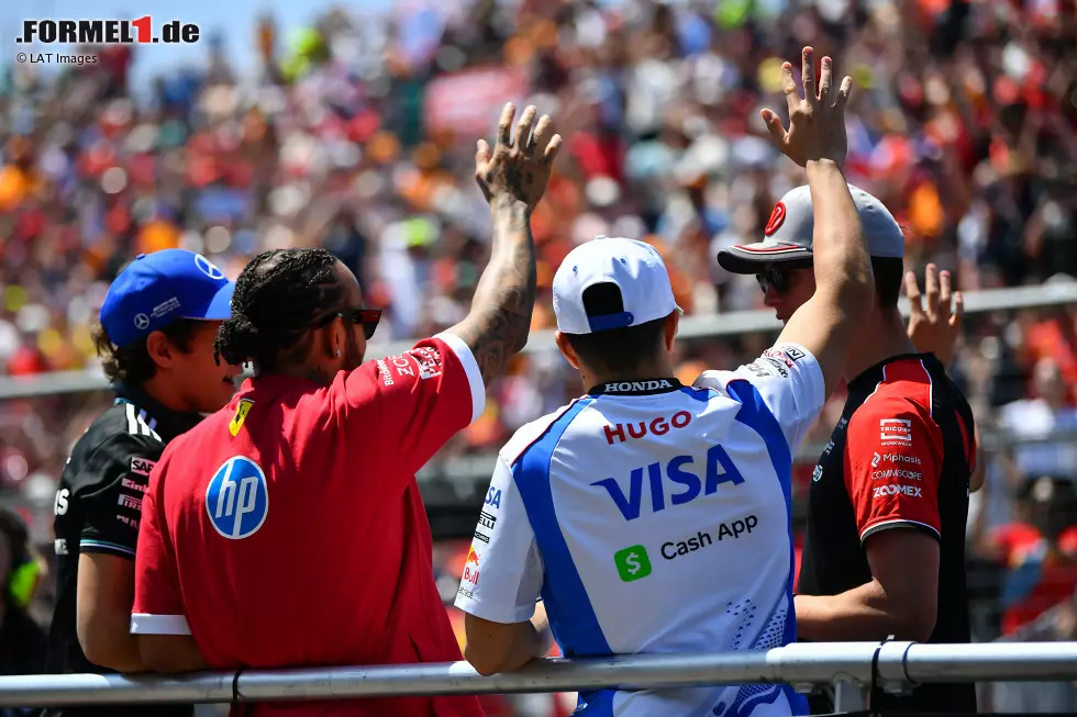 Foto zur News: Lewis Hamilton (Ferrari) und Isack Hadjar (Racing Bulls)