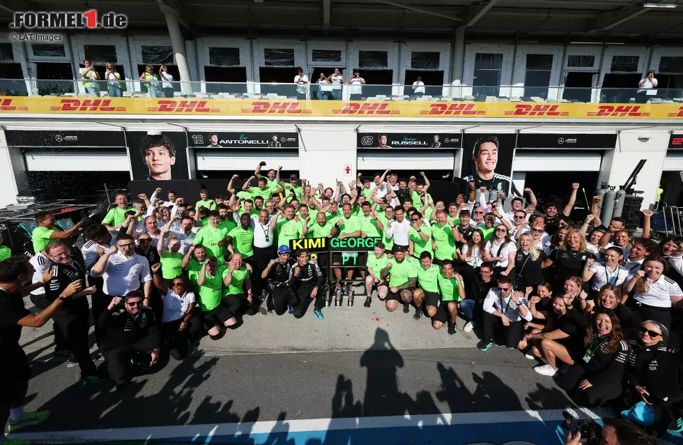 Foto zur News: Andrea Kimi Antonelli und George Russell (Mercedes)