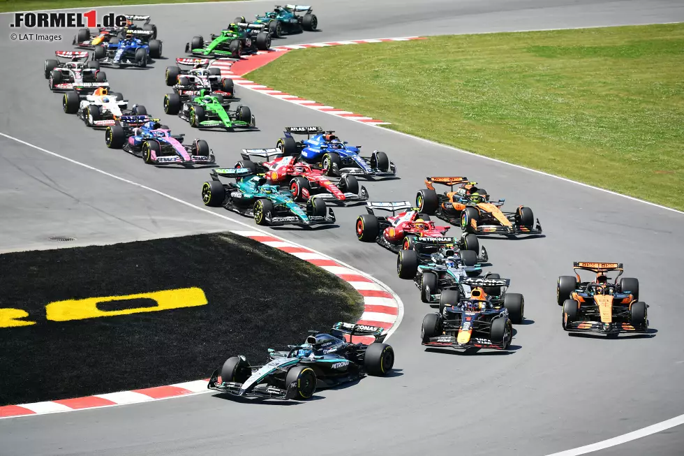 Foto zur News: George Russell (Mercedes), Max Verstappen (Red Bull) und Oscar Piastri (McLaren)