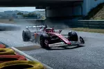 Foto zur News: Guanyu Zhou (Ferrari)